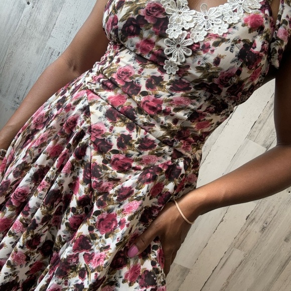 Floral layered skater dress size medium - Picture 5 of 5